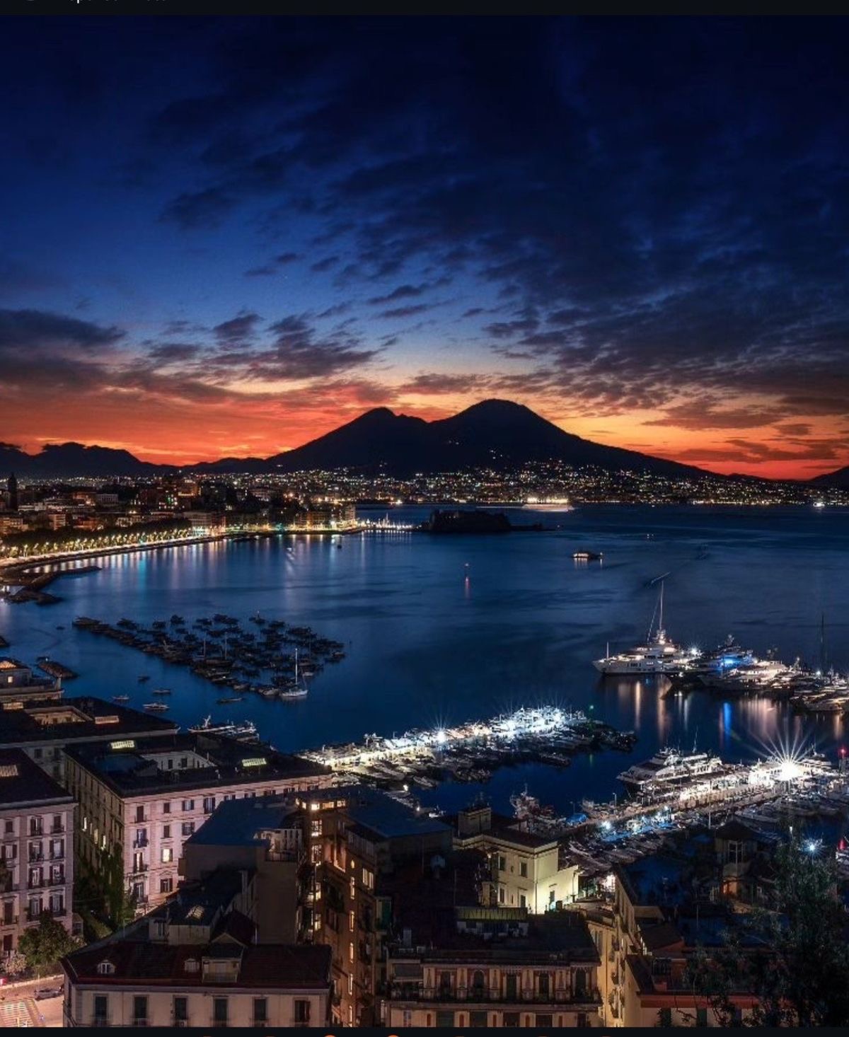 Golfo di Napoli con Vesuvio